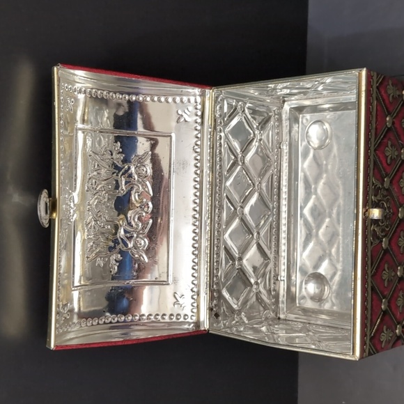 VGT, Medieval Themed Treasure Chest Red/Gold Trinket Box. - Picture 6 of 9